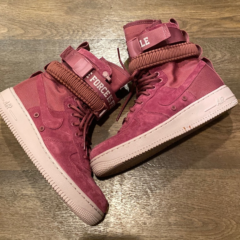 Pre-Owned Wine Women’s Nike SF Air Force 1 FIF Size 9.5
